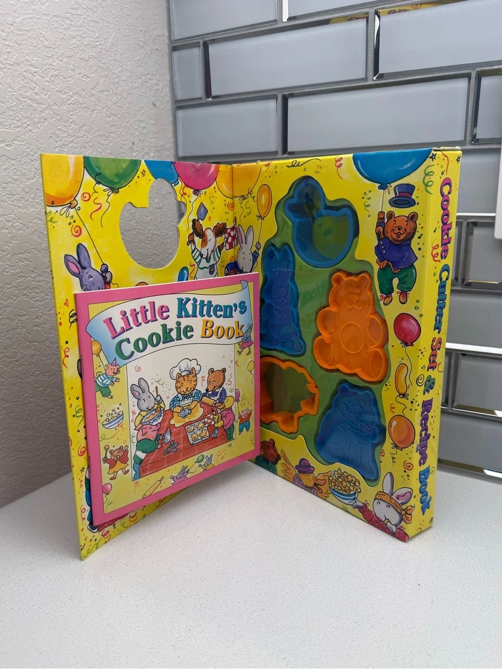 Vintage 90s Children's Cookie Cutter Set & Recipe Book Kitten's Cookie Party